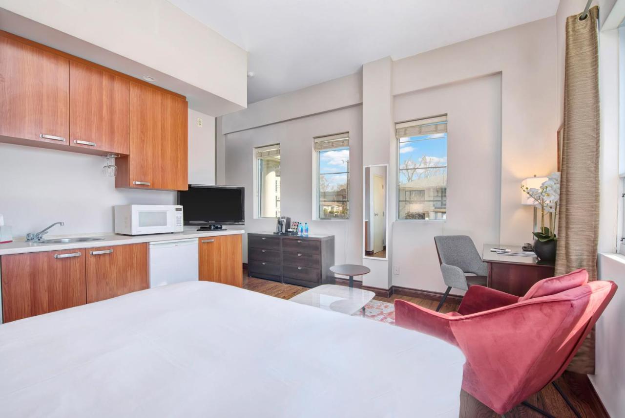 Willowdale Hotel Toronto North York Room photo